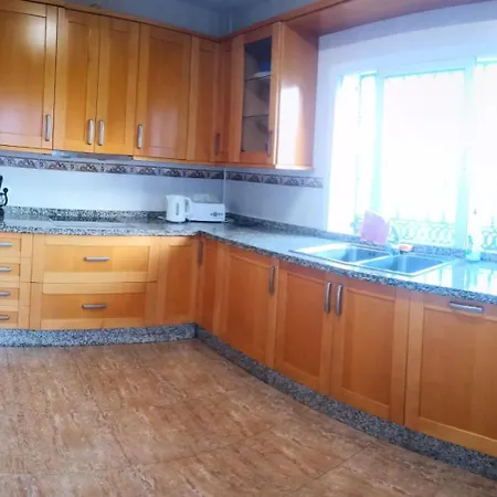 5 Bed Family With Pool Holiday home